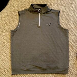 Peter Milllar crown sport Men Gold vest. Whisper Rock club. #whisper Rock